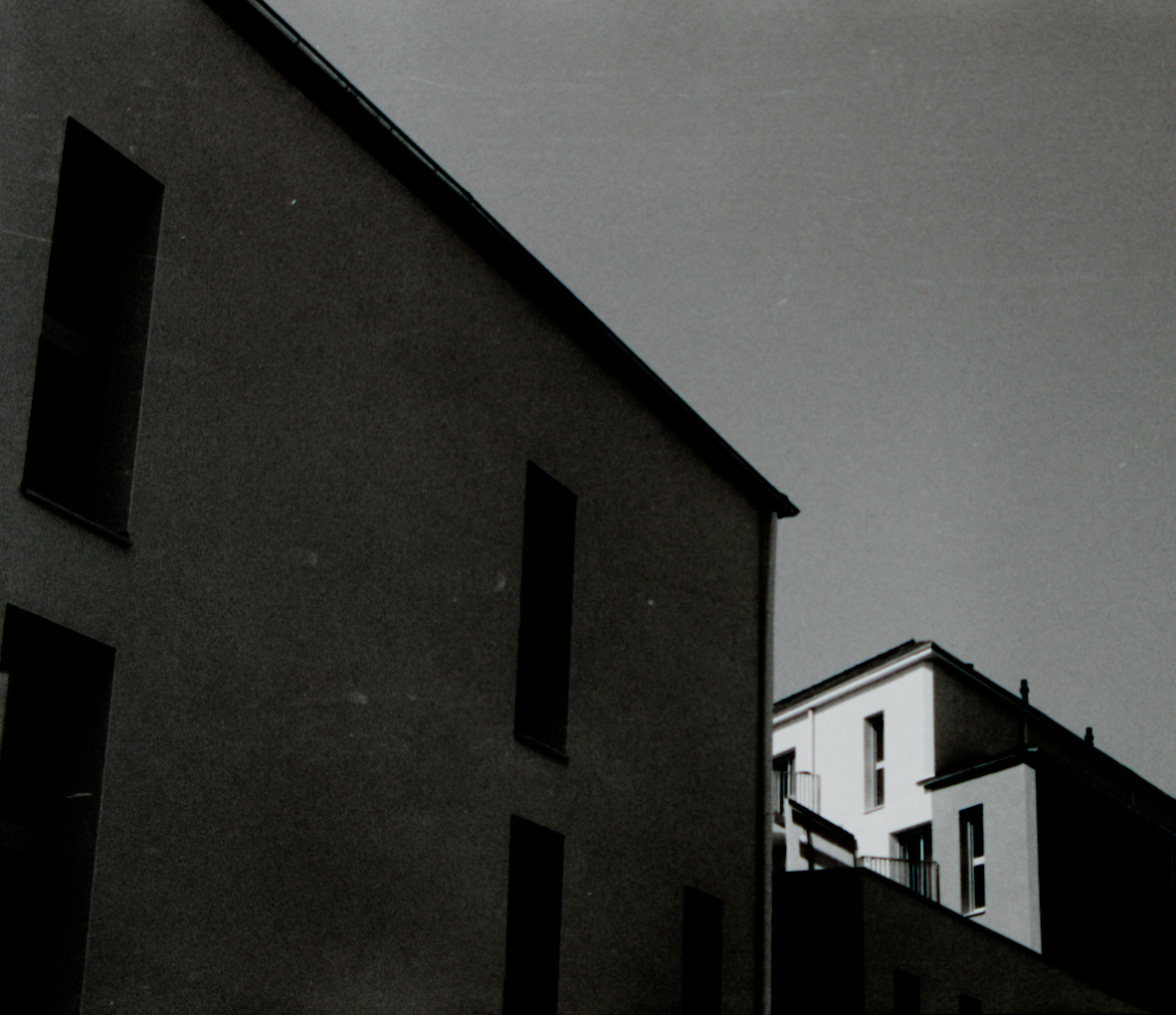 Sommets d'immeubles bas à Tours